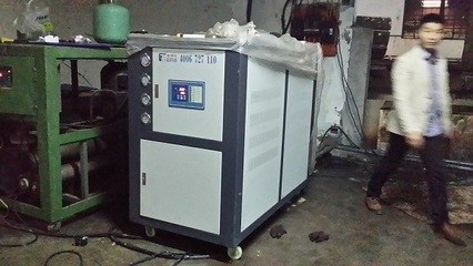 油冷卻冷凍機(jī)與小型工業(yè)冷水機(jī)價(jià)格探討 食品專用制冷設(shè)備市場(chǎng)觀察